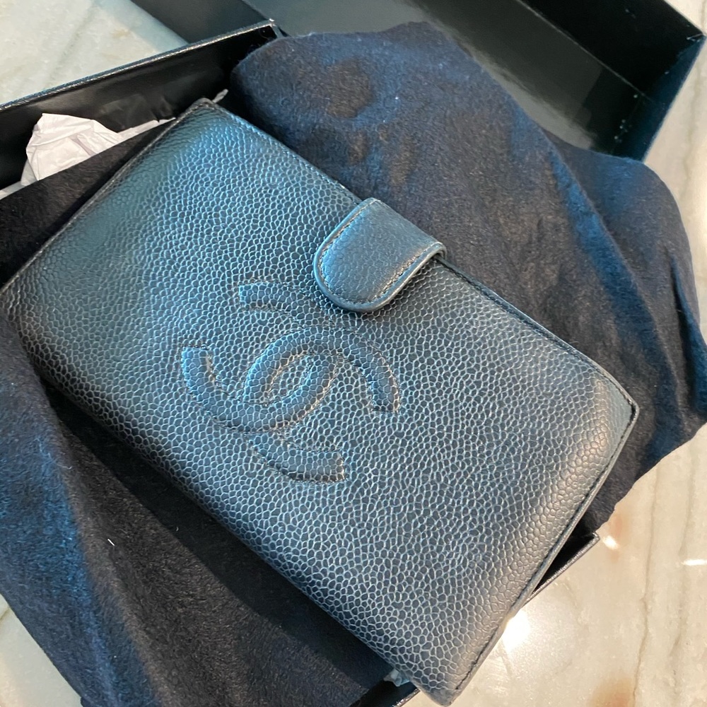 CHANEL Wallet.